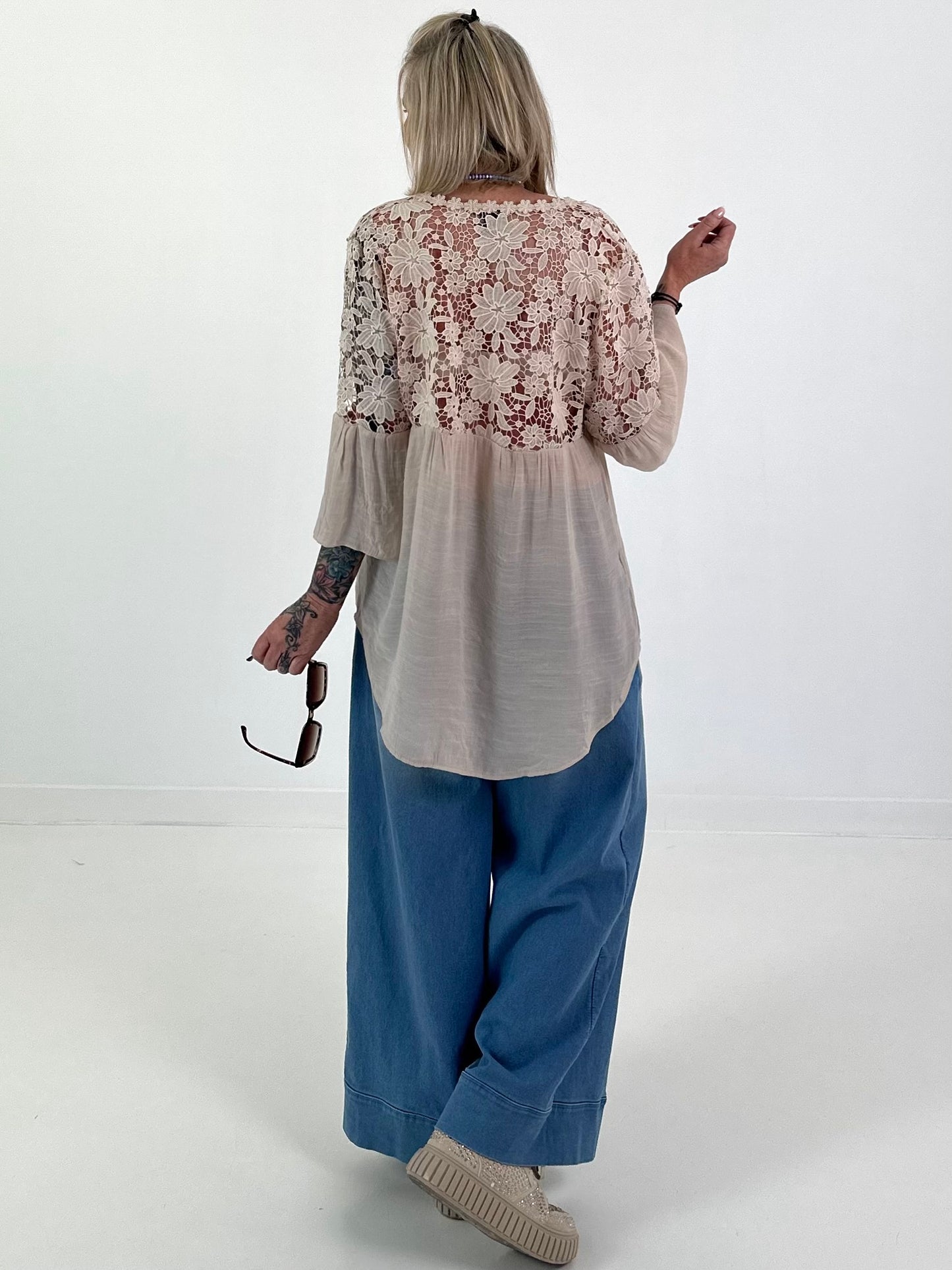 Bluse mit floralen Häkeleinsätzen - beige