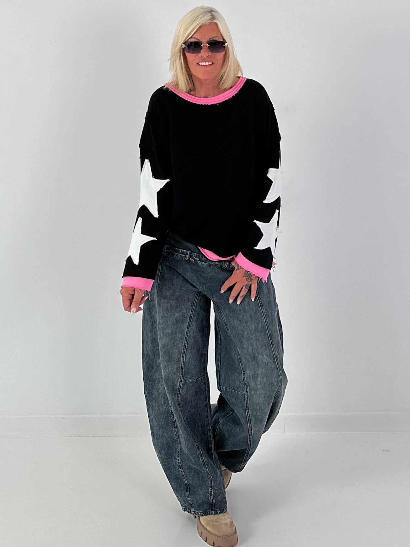 Sweatshirt mit trendigen Sternelementen- schwarz