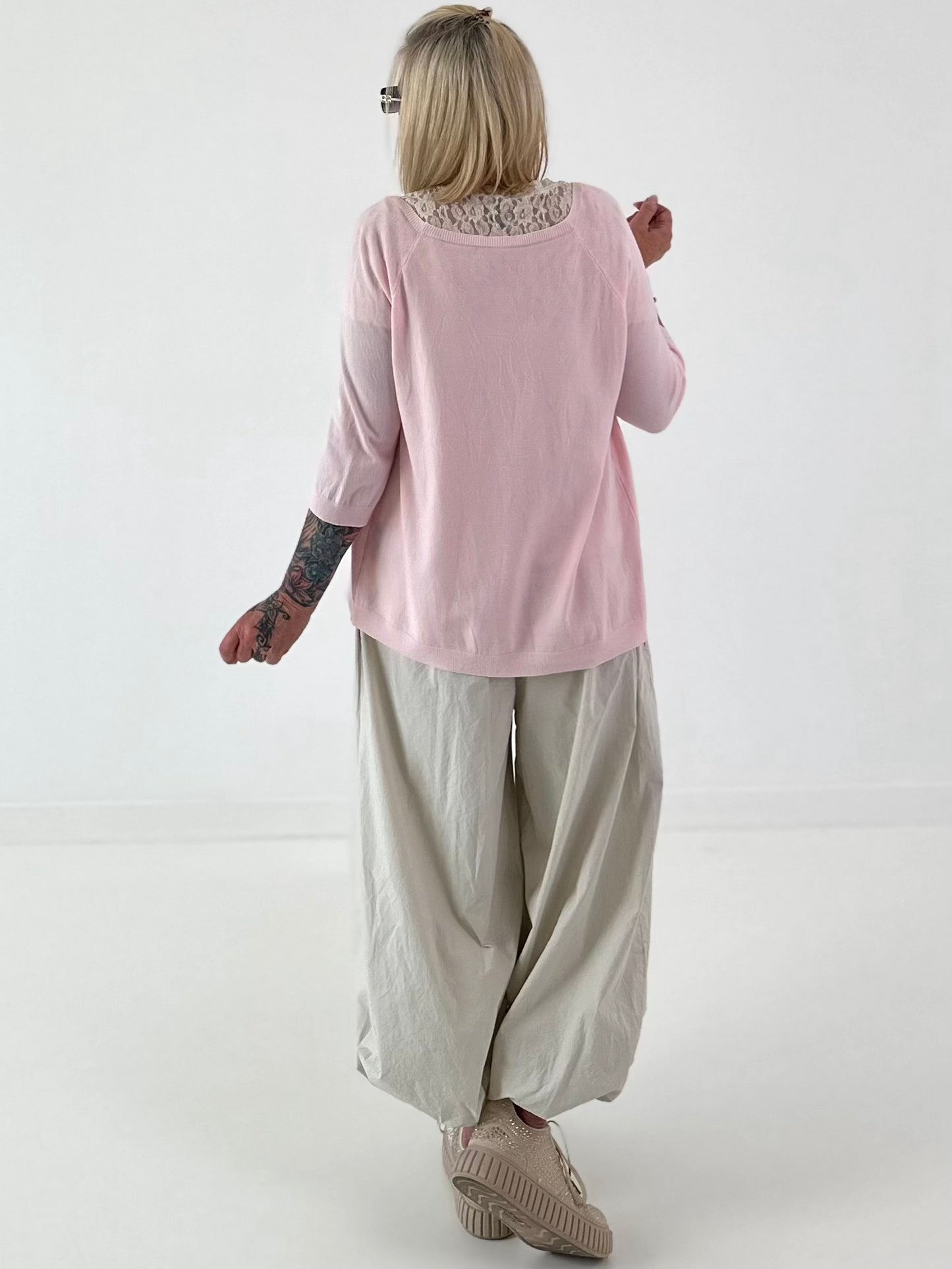 Leichte Feinstrickjacke mit Knopf- rosa
