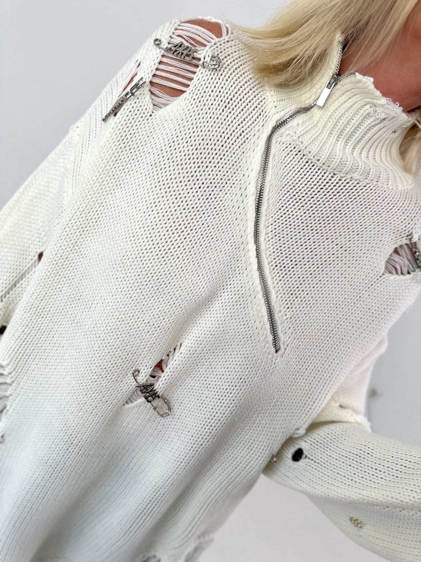 Destroyed sweater model "Broken Line" - ecru