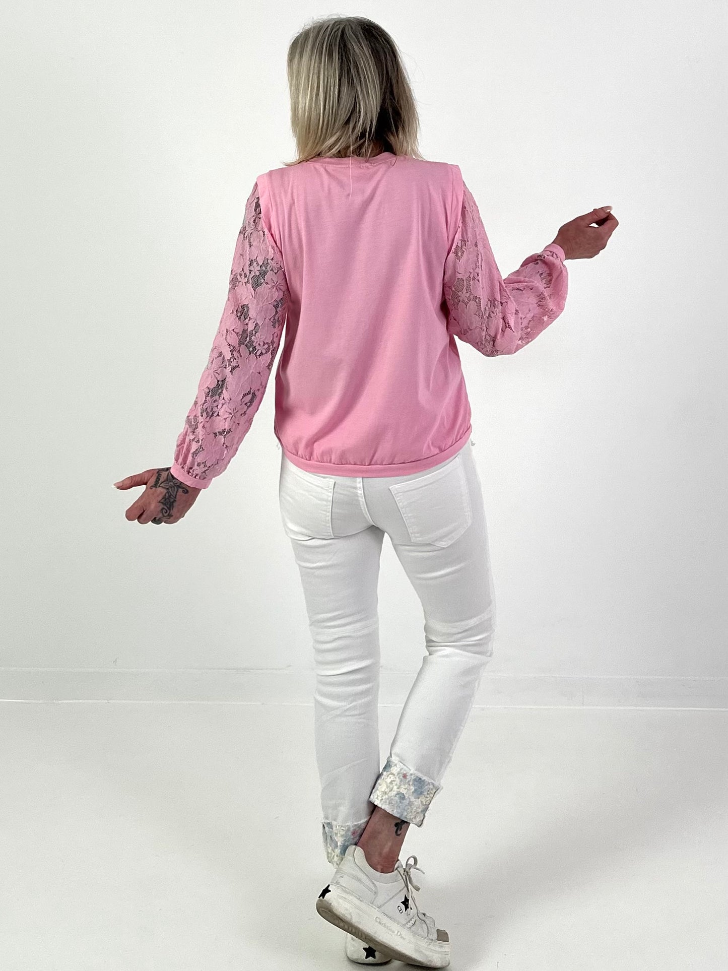 Leichter Sweater mit Spitzenärmeln - rosa