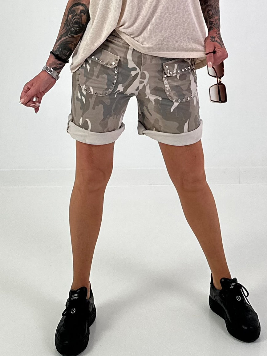 Sweat Short Camouflage mit Nieten - beige-mehrfarbig