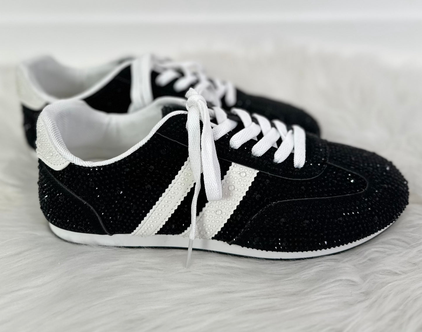 Sneaker mit Steinchen - schwarz