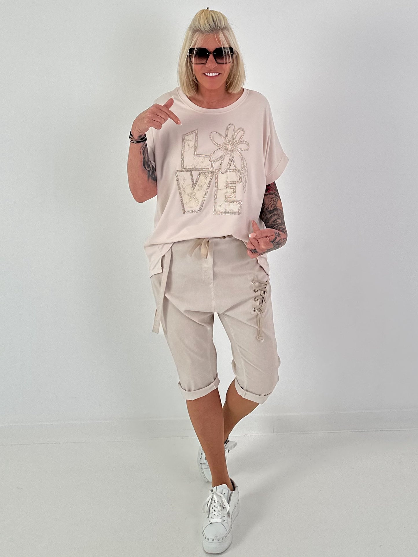 T-Shirt Love mit Strasssteinen - beige