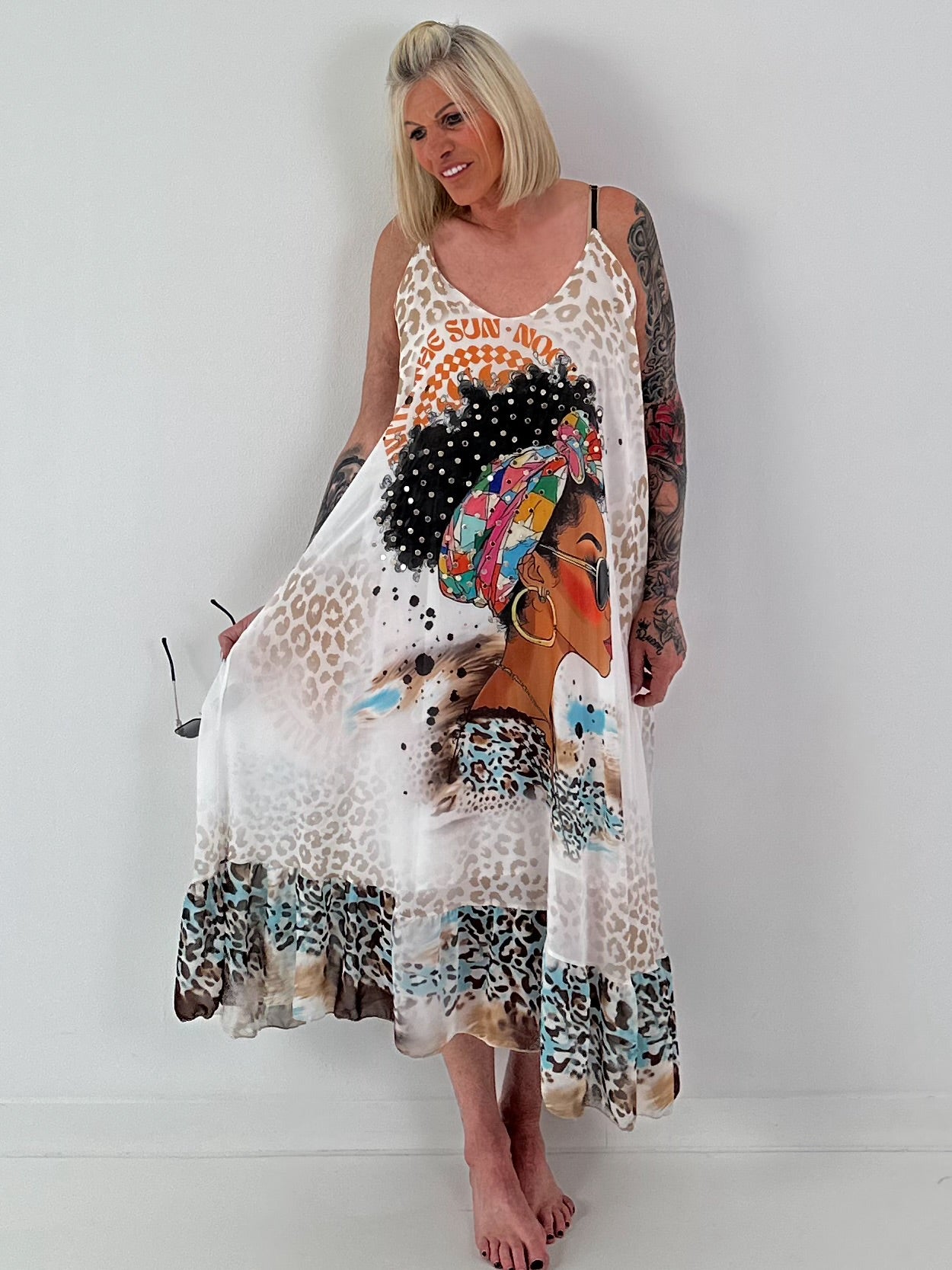 Luftiges Kleid mit verstellbaren Trägern - weiss-leo-mehrfarbig