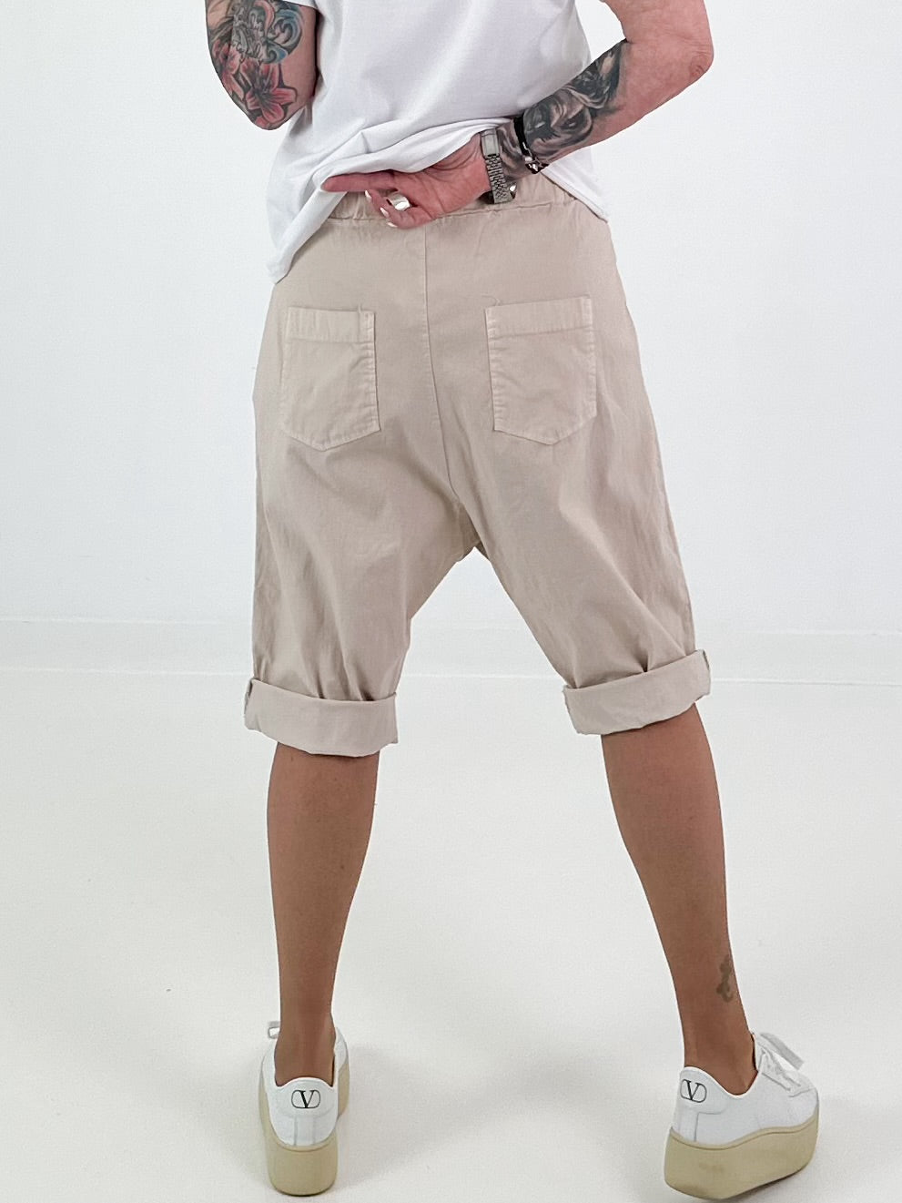 Short baggy shorts with side overlay - beige