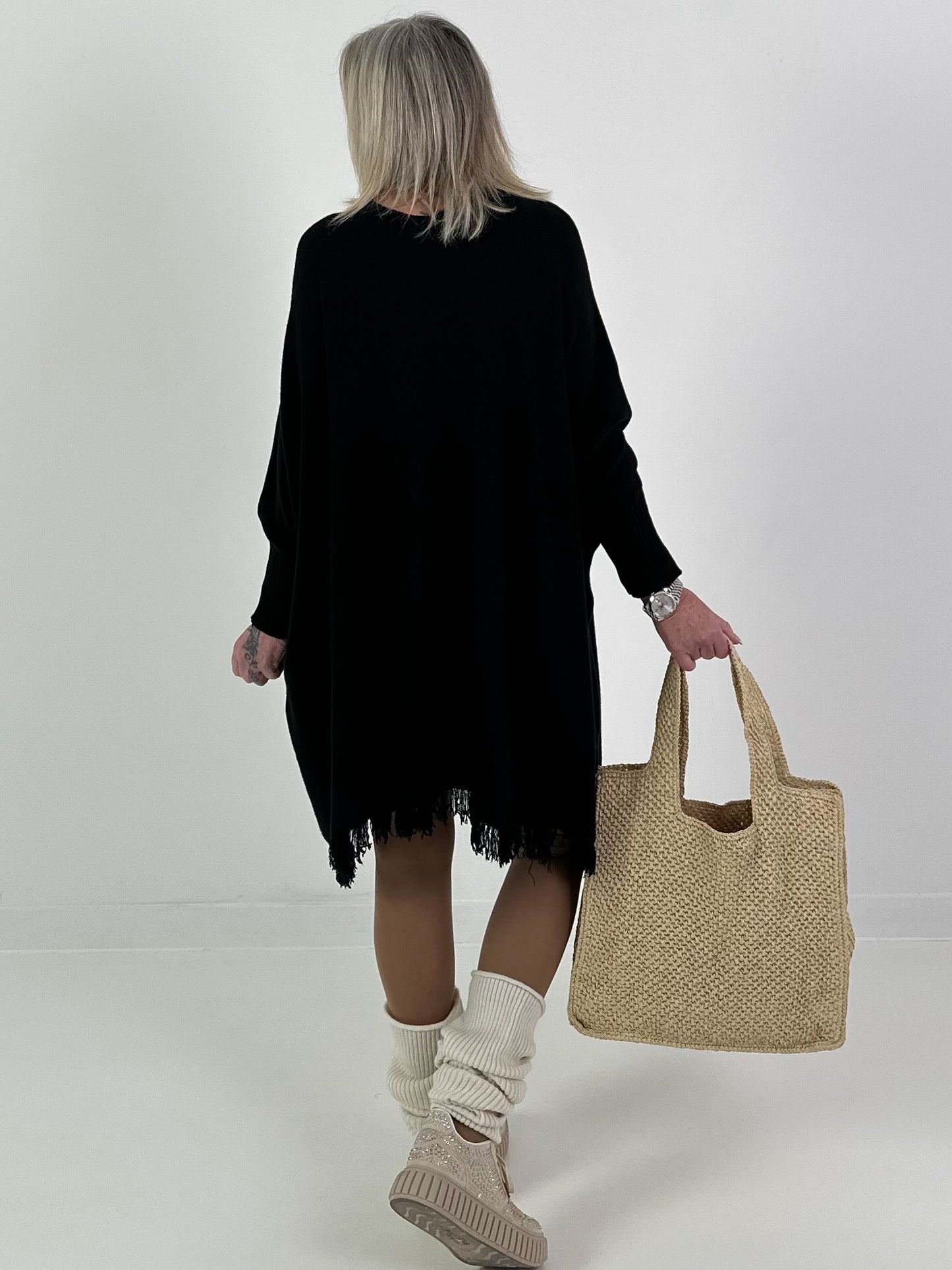 Strickkleid mit Fransen - schwarz