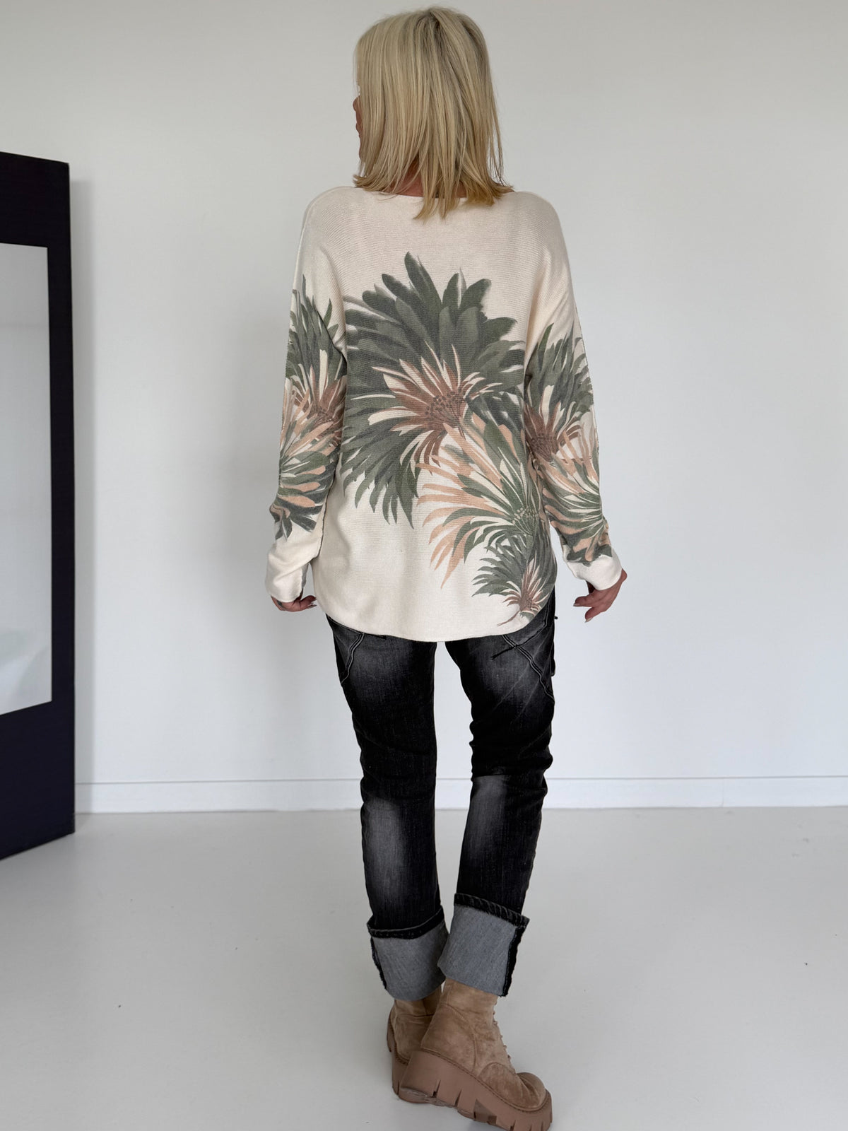 Pullover mit V-Ausschnitt und Botanical-Print - creme-oliv