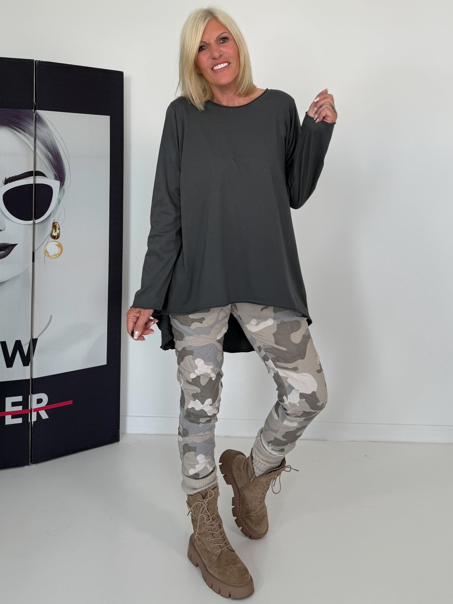 Basic Shirt mit Rundhalsausschnitt - anthrazit