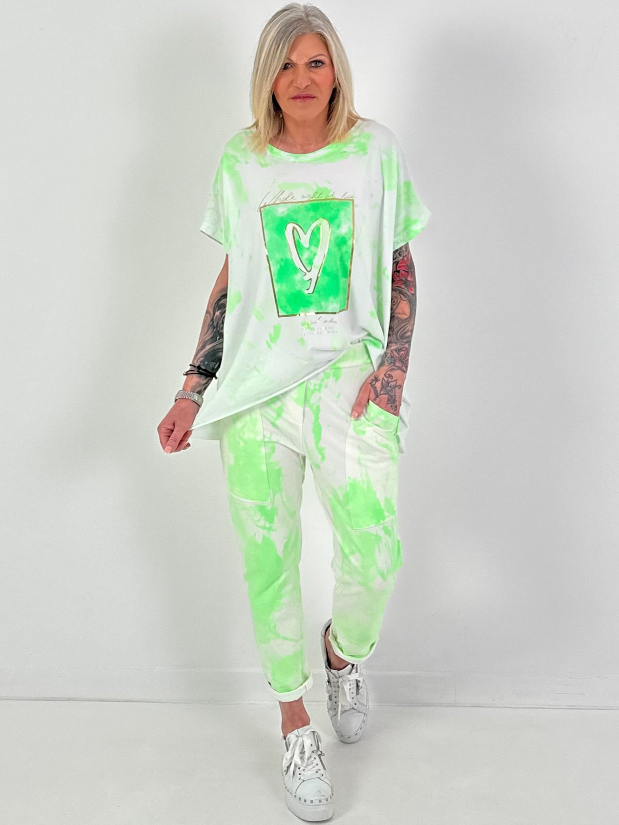 Batik-Hose mit tiefen Taschen - weiss-neongrün