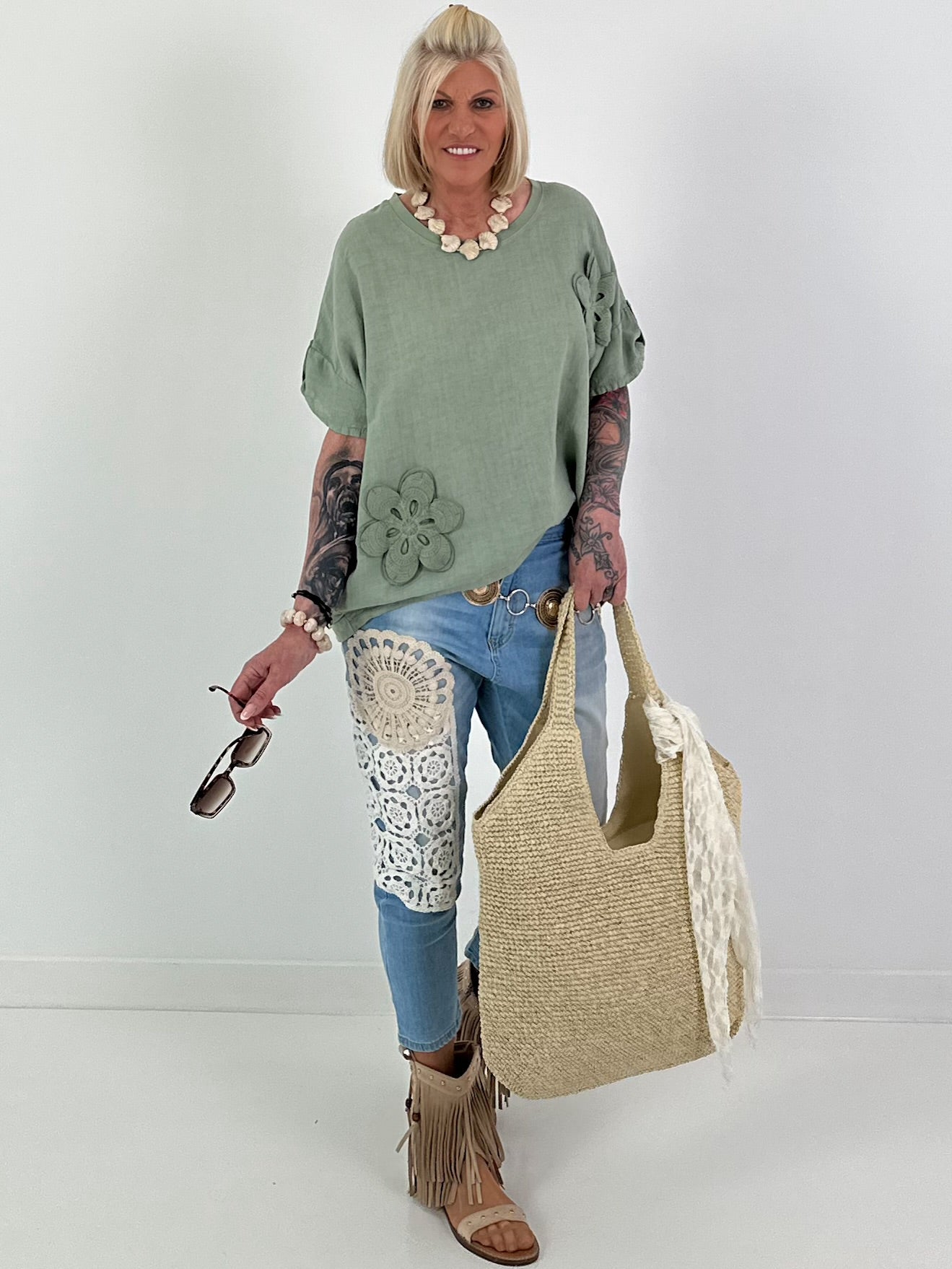 Linen shirt with appliqué crochet flowers - khaki