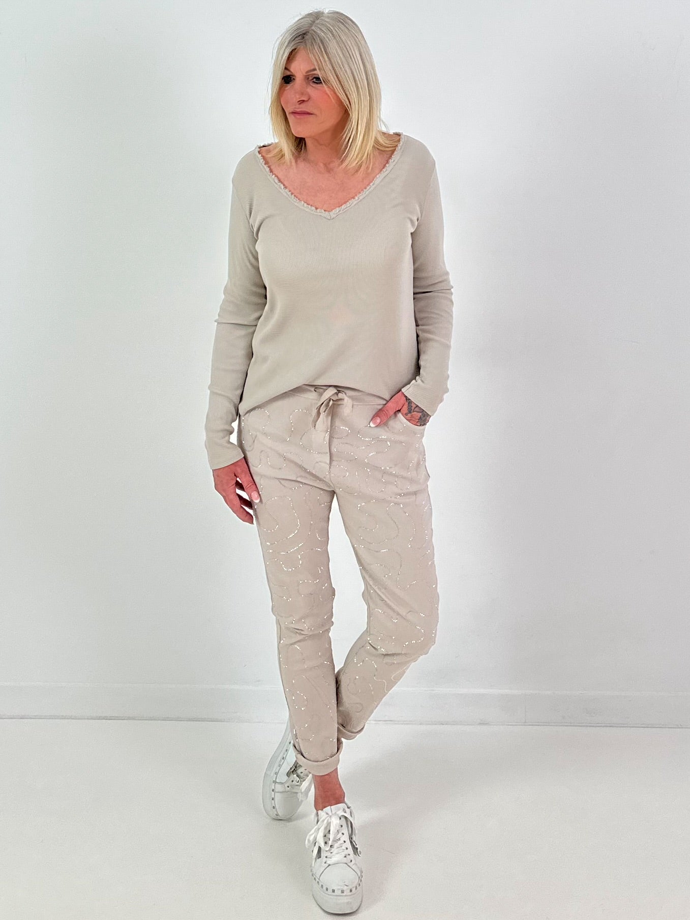 Ripp-Shirt Modell "Sweet Fringe Vibes" - beige