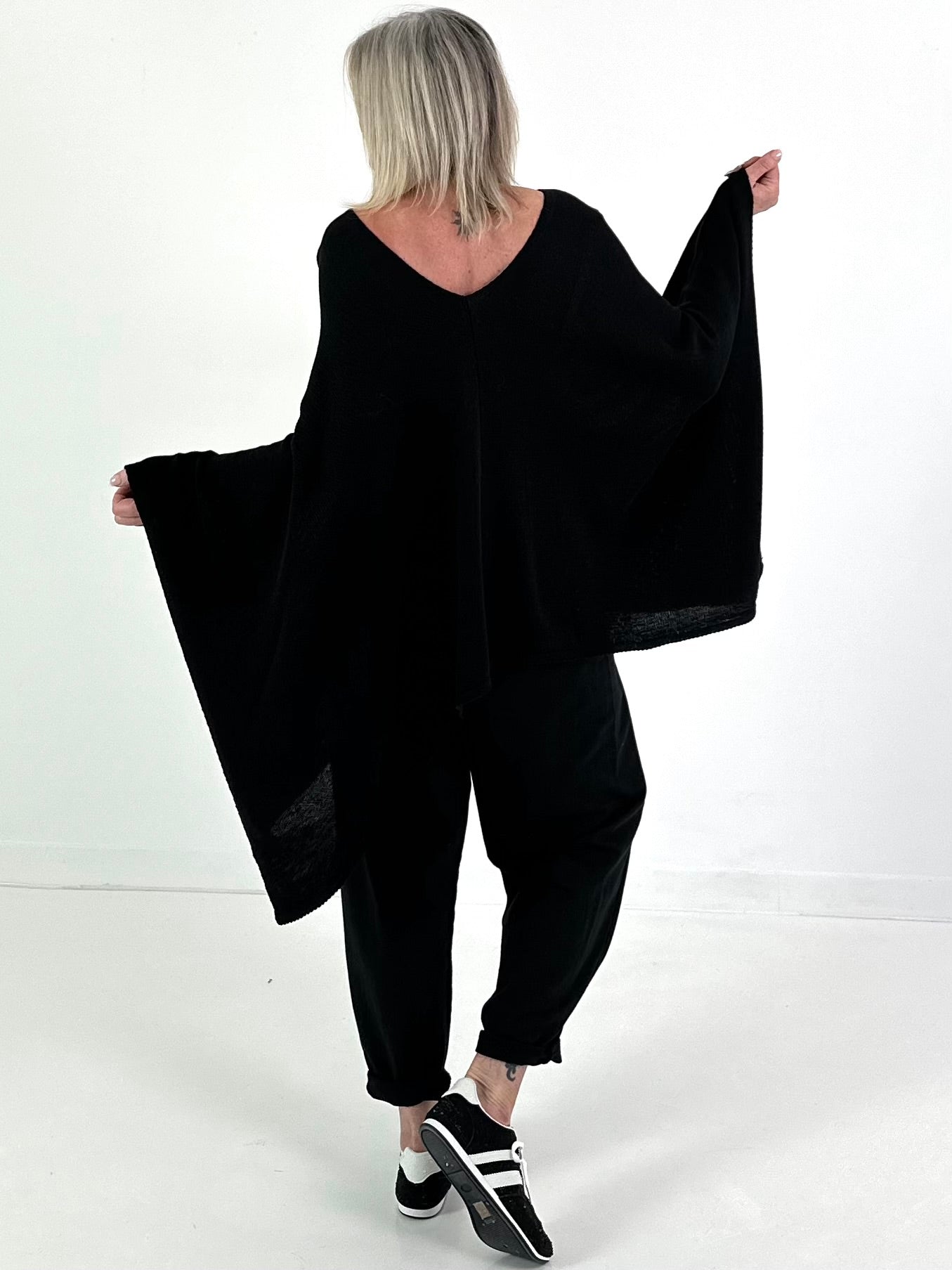 Oversized Sommerstrick Poncho - schwarz