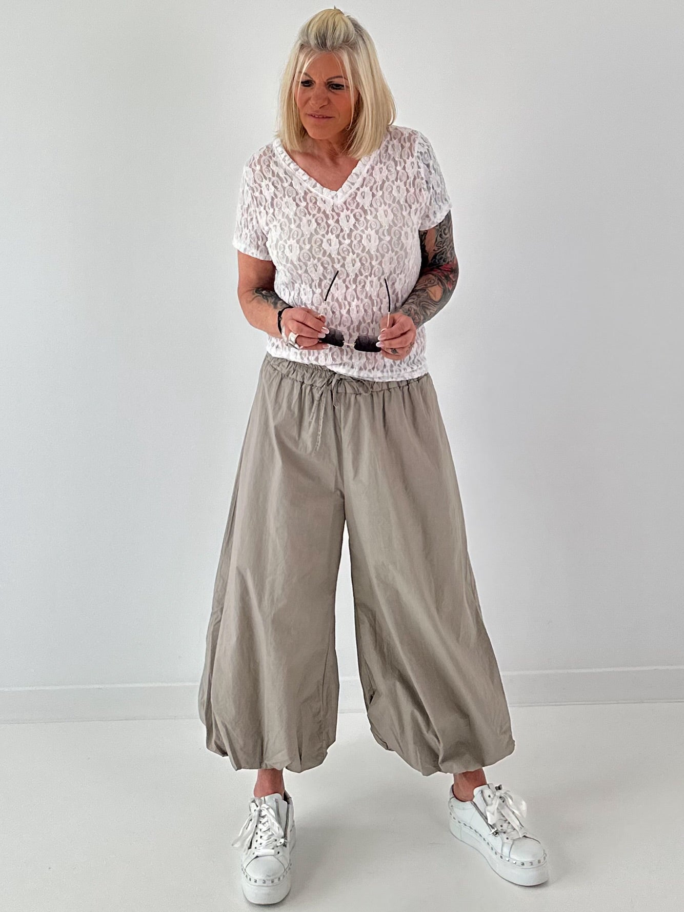 Spitzen Shirt mit V-Neck - weiss
