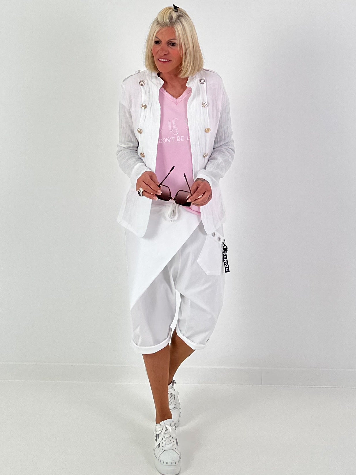 Leinen Blazer mit Zierknöpfen und Ripp-Details - weiss