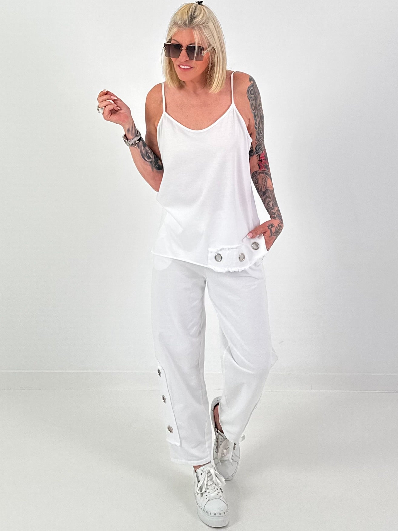 Top with silver eyelets - white