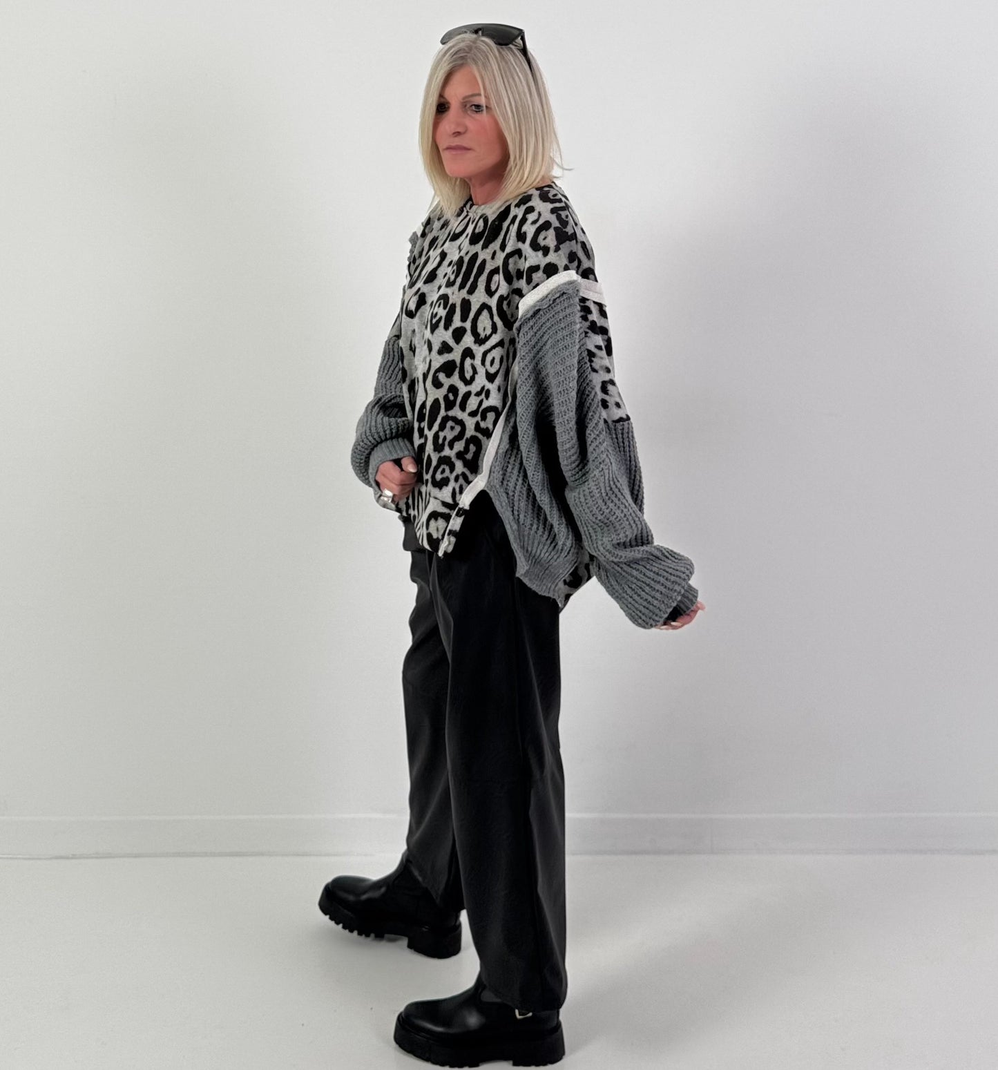 Oversized sweat sweater model "Urban Roar" - gray