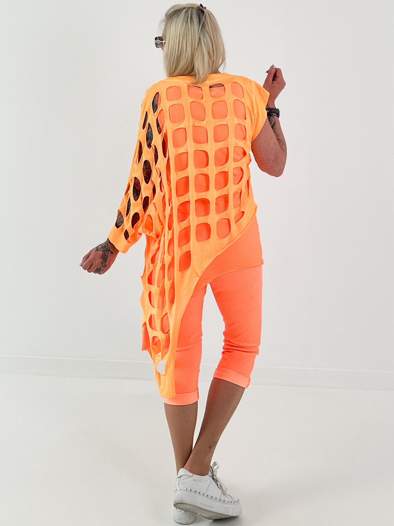 Shirt mit All-Over Cut-Outs und Ösen - neonorange