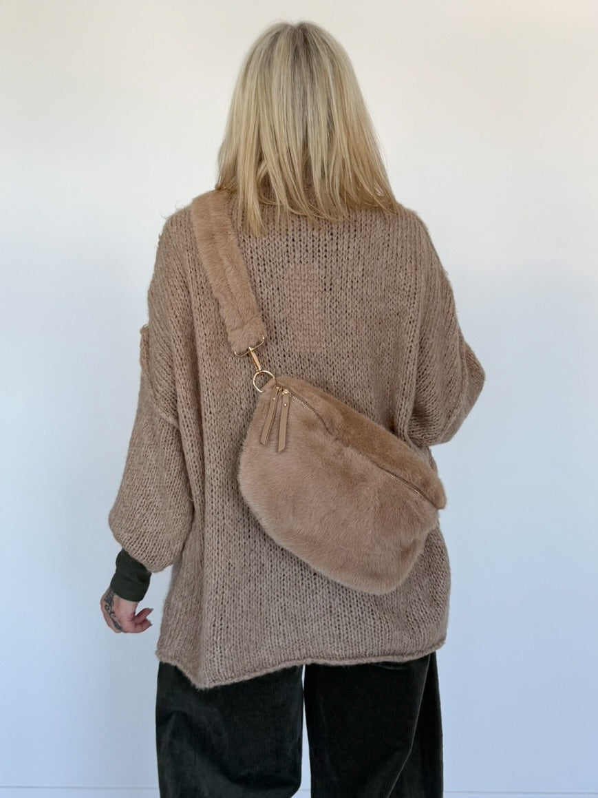 Faux fur crossbody bag - caramel