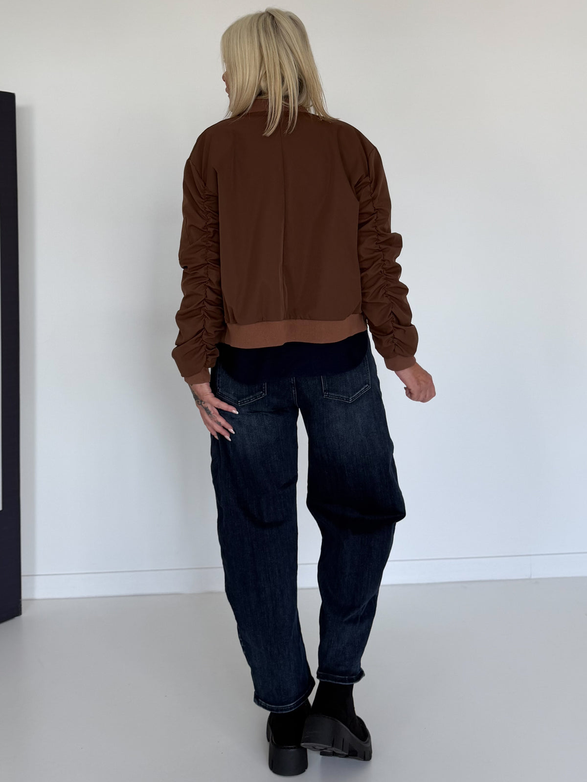 Bomberjacke mit gerafften Ärmeln - schoko