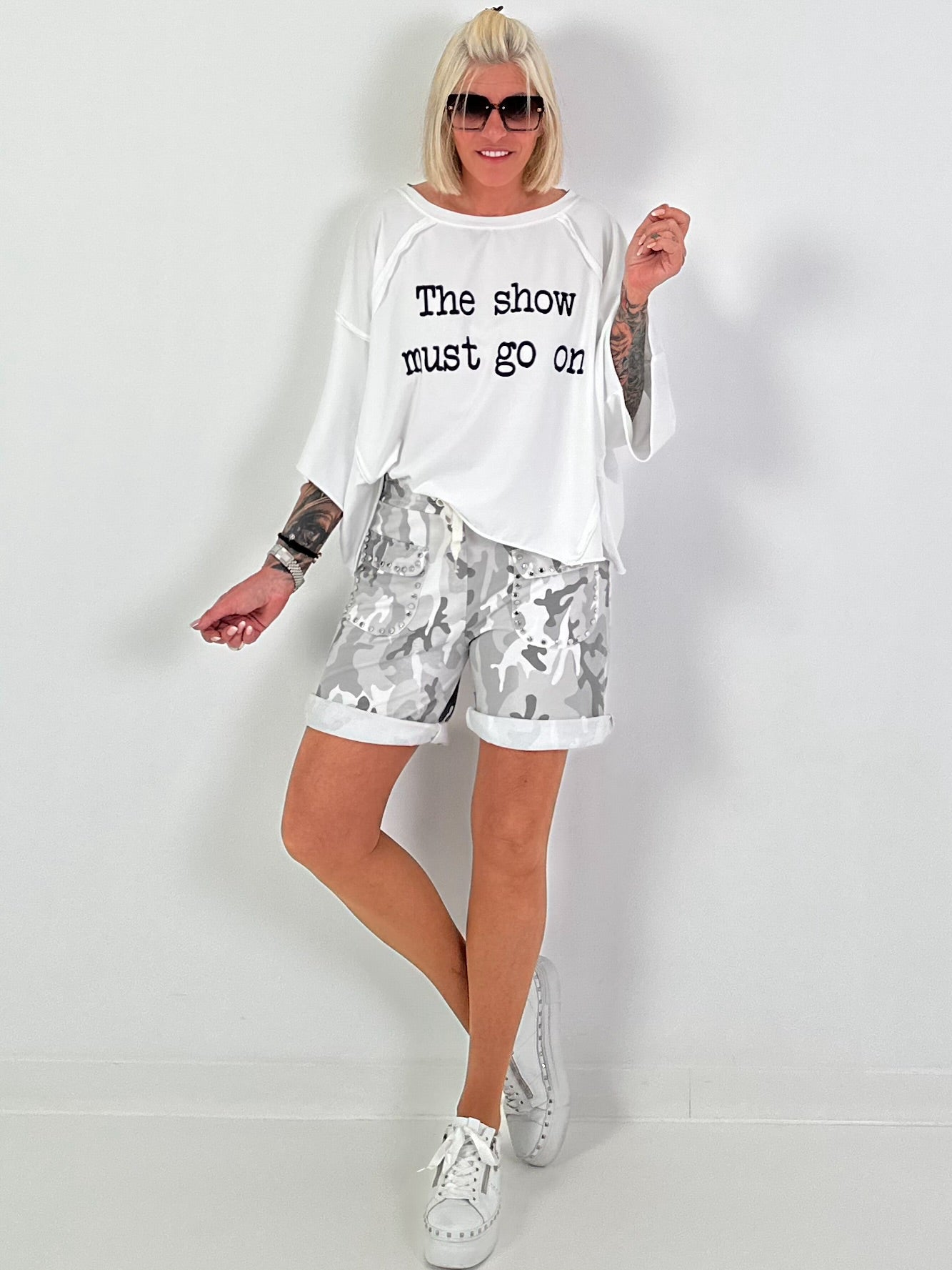 Oversized Shirt Show Must Go On - weiss