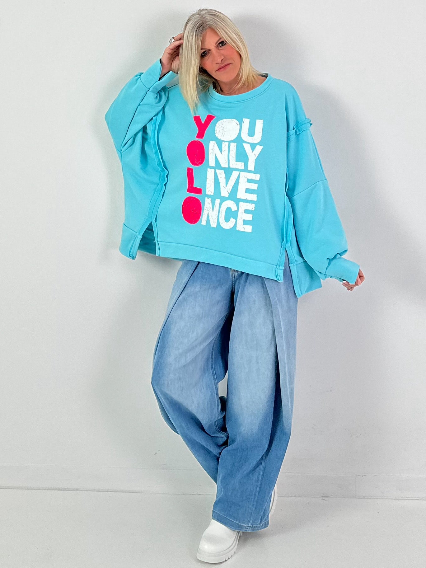 Sweatshirt Modell "YOLO" - türkis ( lieferbar ab ca. 05.12.25)