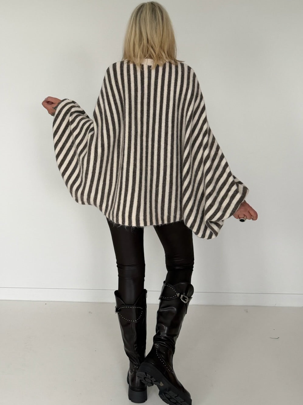 Pullover in Streifen-Look mit Fledermausärmeln - ecru-chocolate