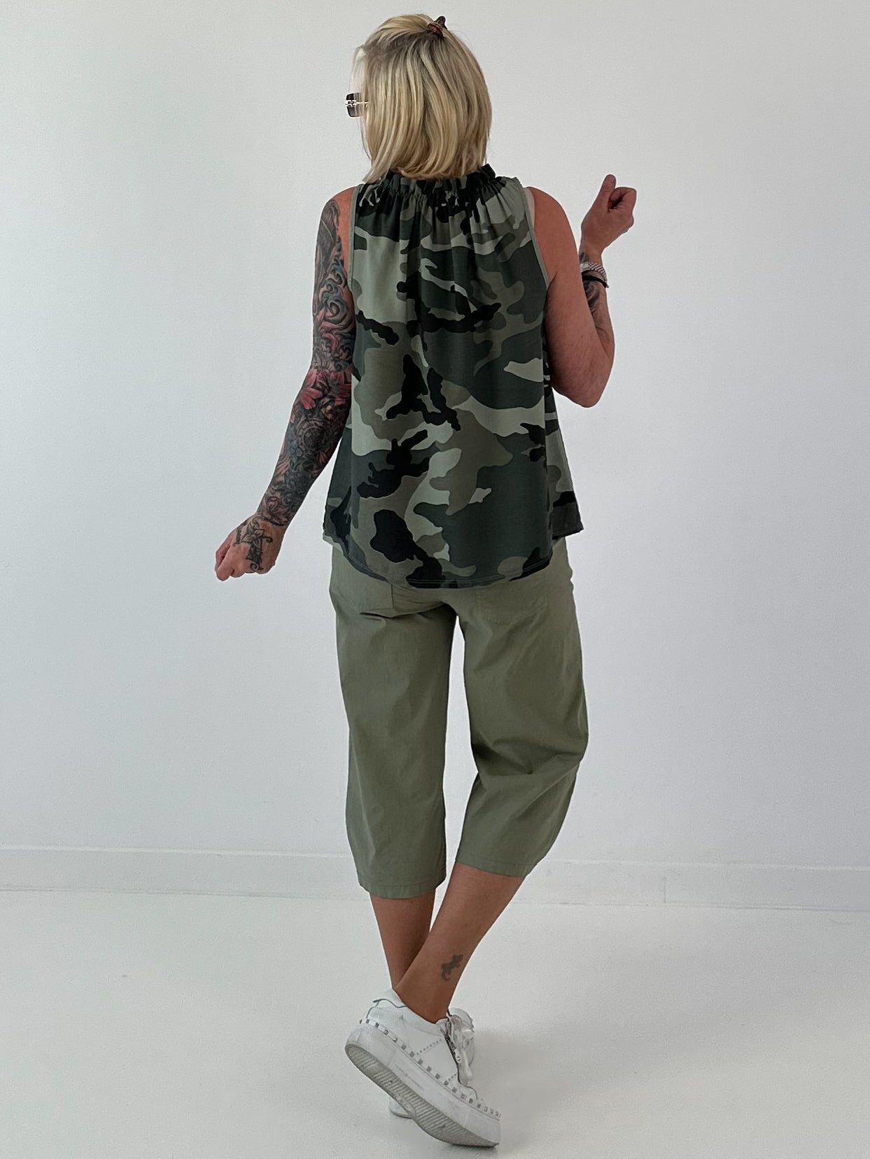 Striped top with ruffled collar - taupe-dark brown