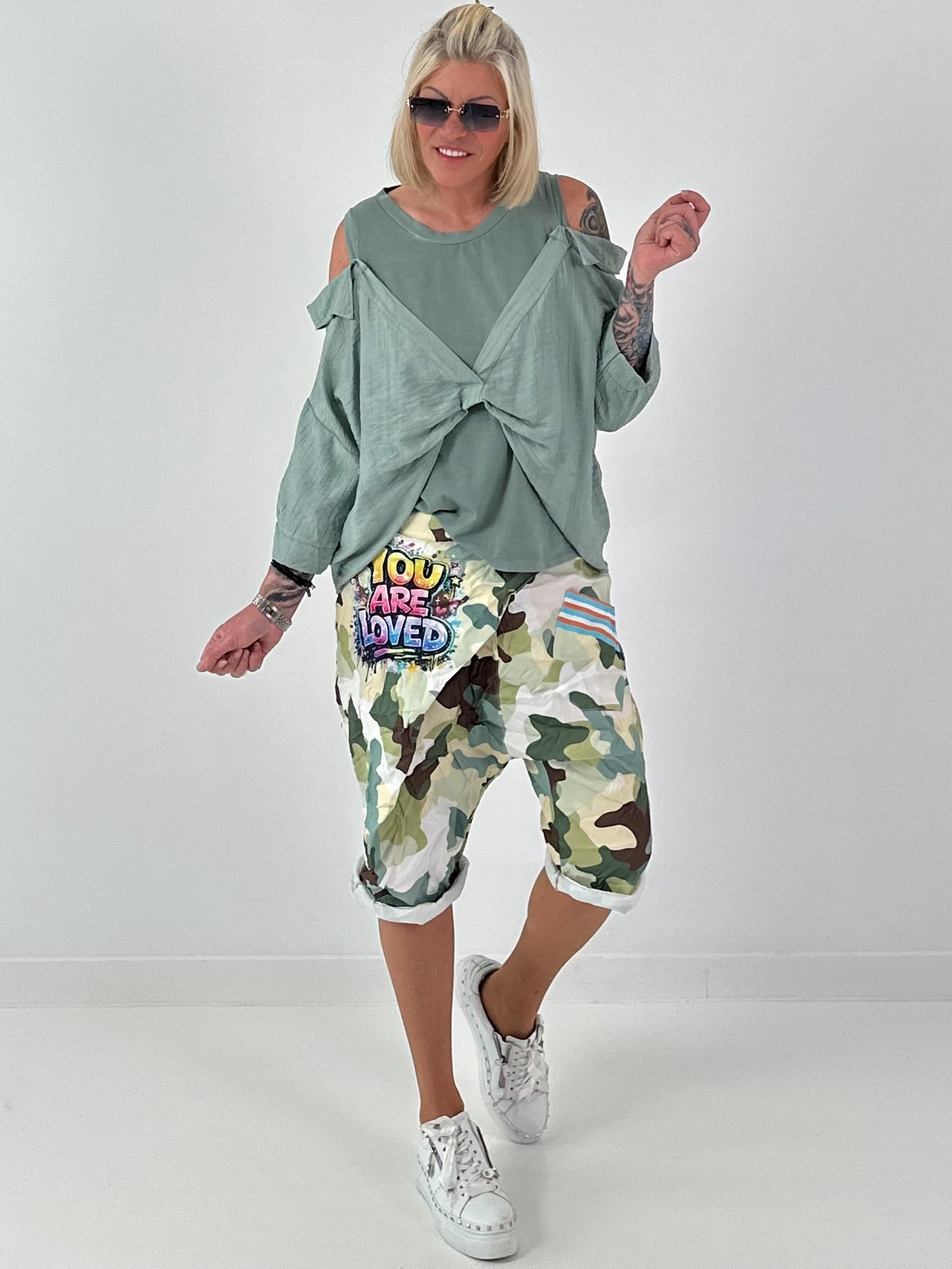 Short baggy shorts with overlap - beige