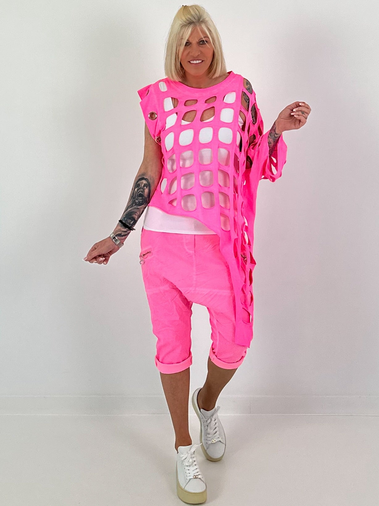 Kurze Baggy mit Zipper Details - neonpink