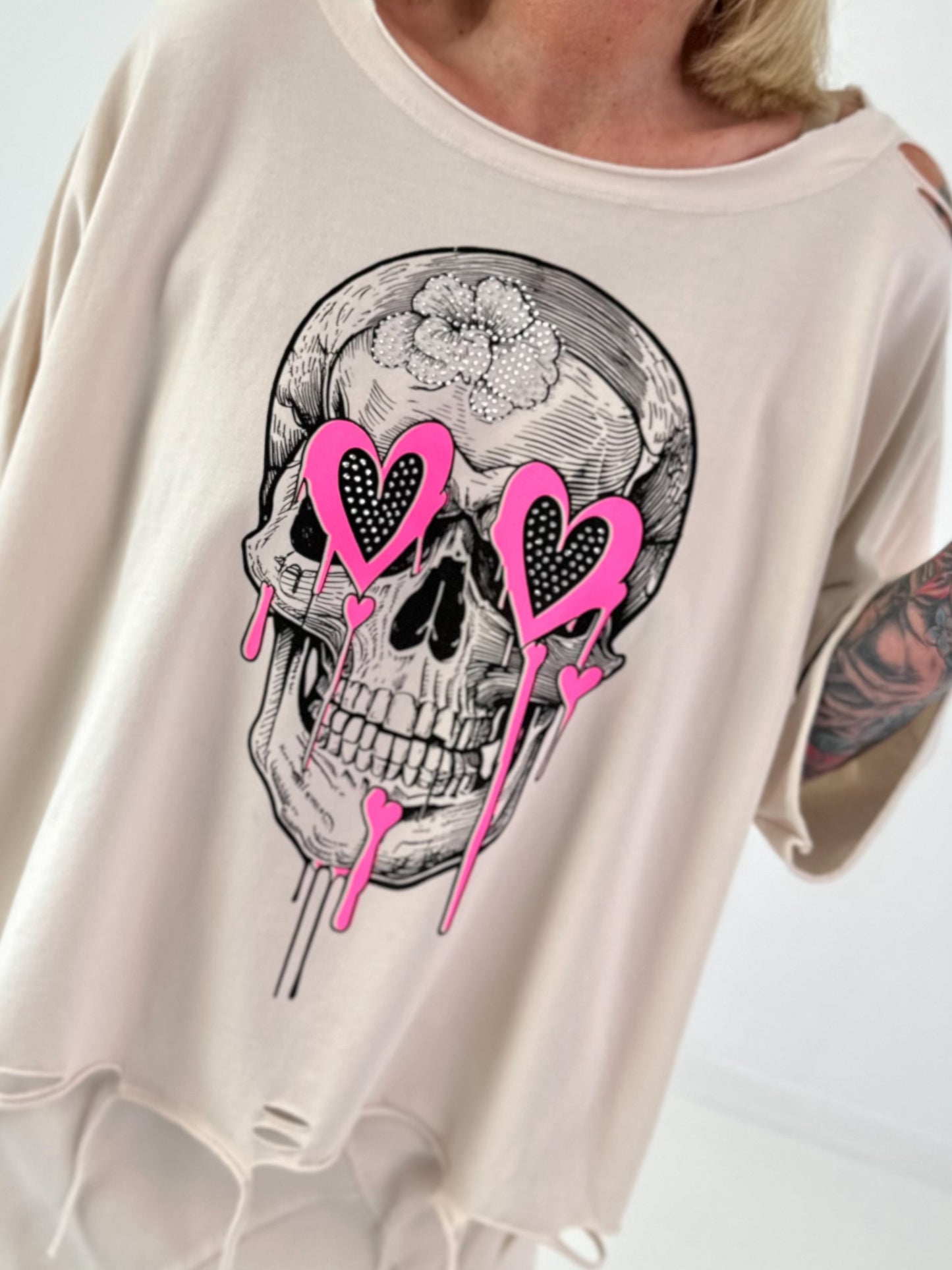 Oversized Shirt mit Cut Outs und Skull - beige