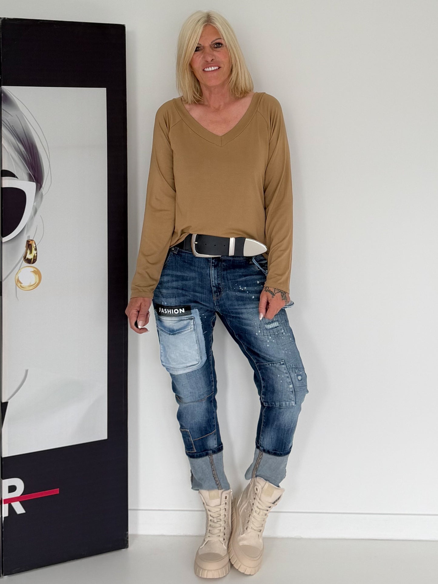 Basic Shirt mit V-Ausschnitt - camel