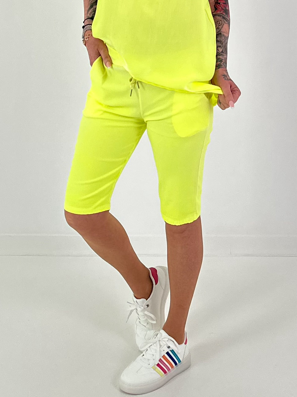 Kurze Hose mit Bindeband - neongelb