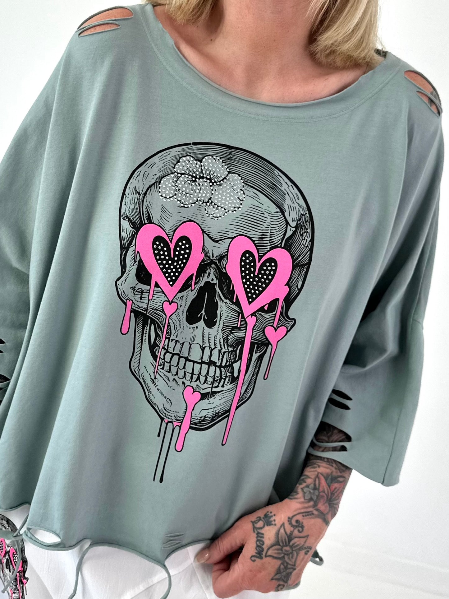 Oversized Shirt mit Cut Outs und Skull - salbei