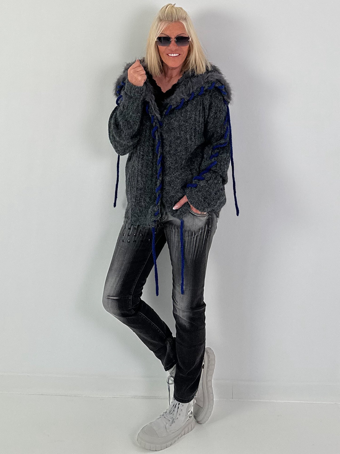 Kuschel Strickjacke mit XXL Fellkragen - anthrazit