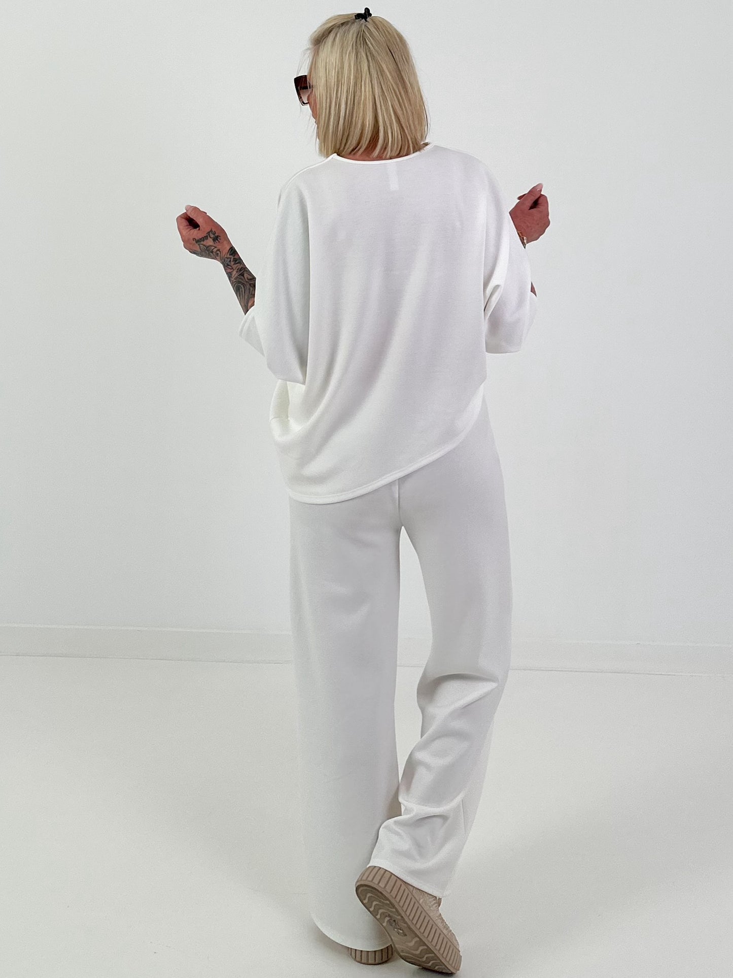 Two-piece set with asymmetrical shirt - white