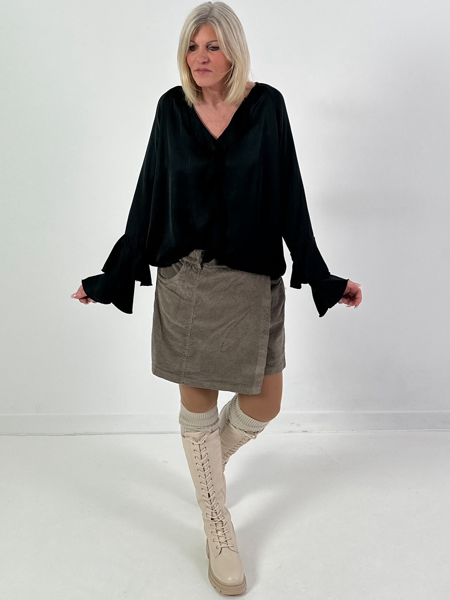 Geplooide blouse model "Lush Light" - zwart