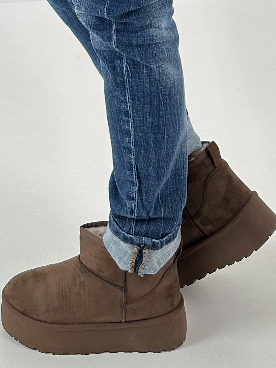 Cosy Low Boot model "Cloudie" - chocolate