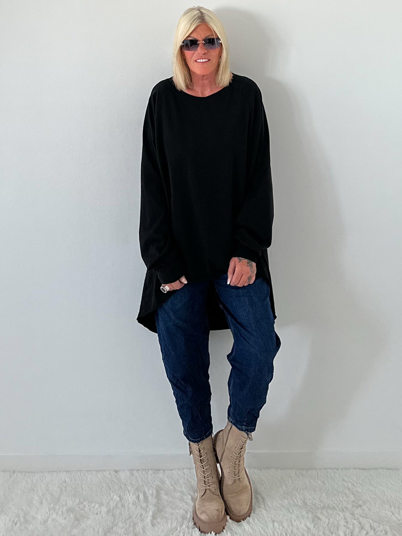 Oversized Shirt mit Statement Spruch auf dem Rücken - schwarz