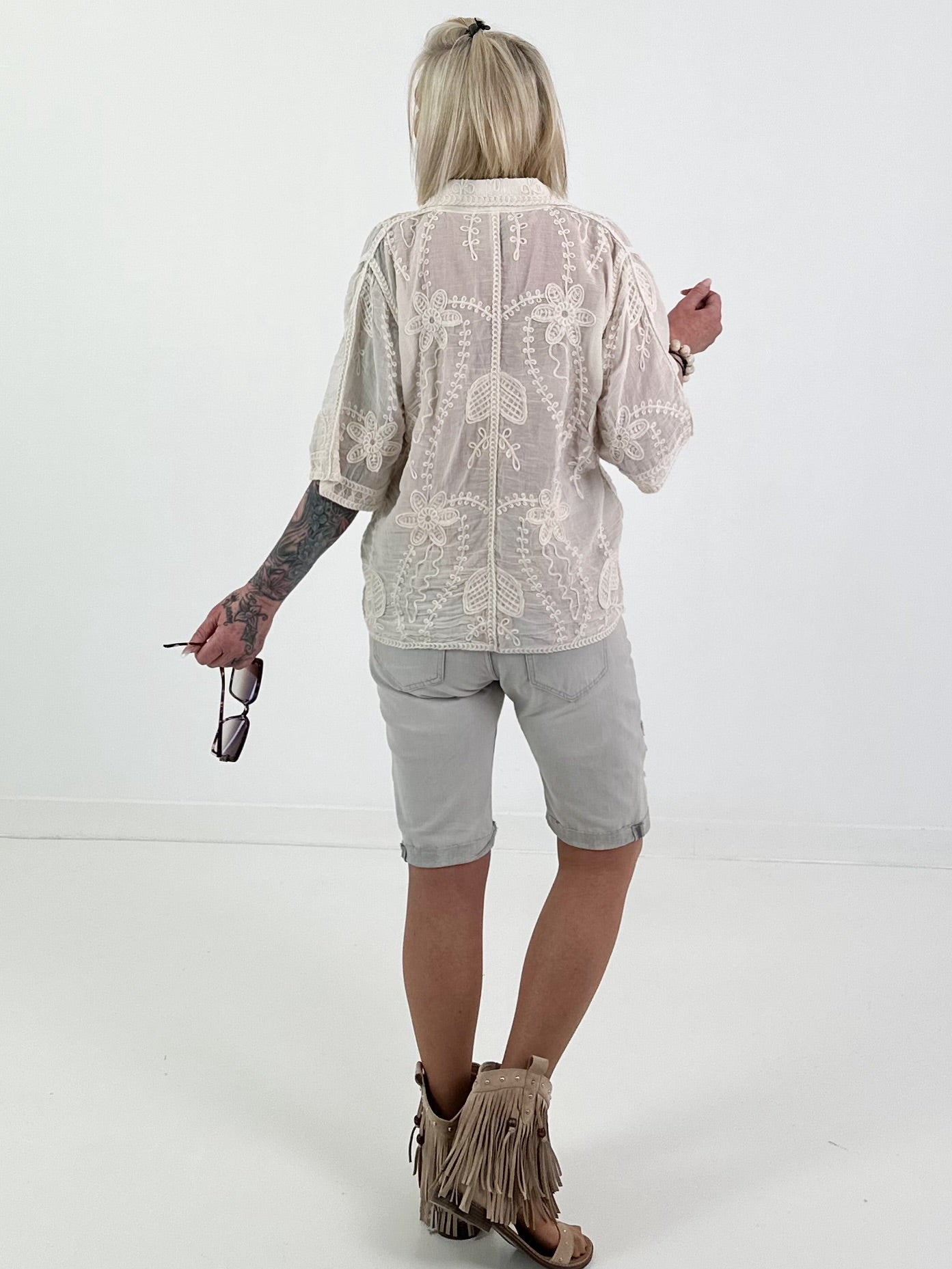 Boho blouse with short sleeves and crochet appliqués - beige
