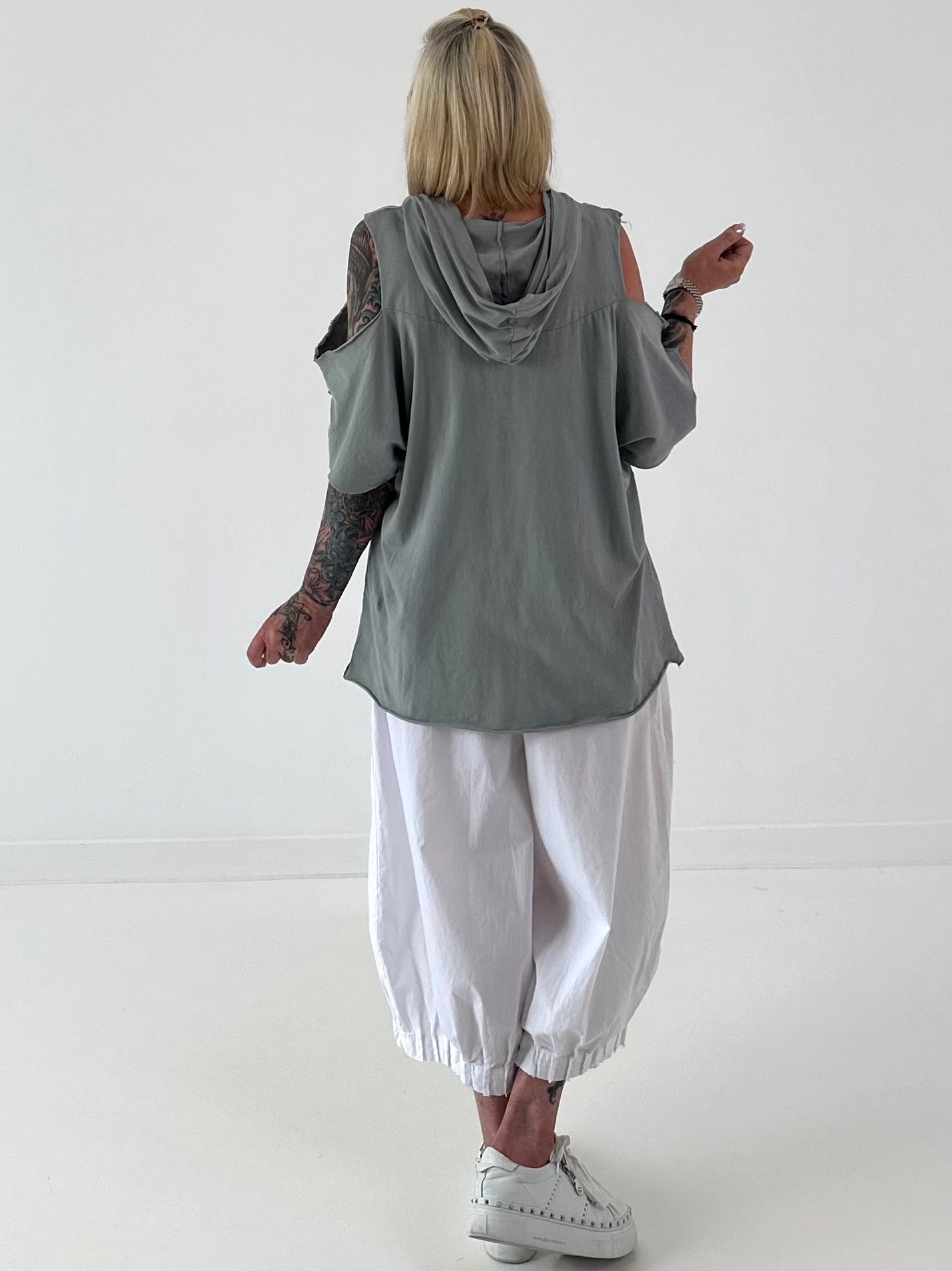 Hoodie Shirt mit Cut Out Shoulder - grau
