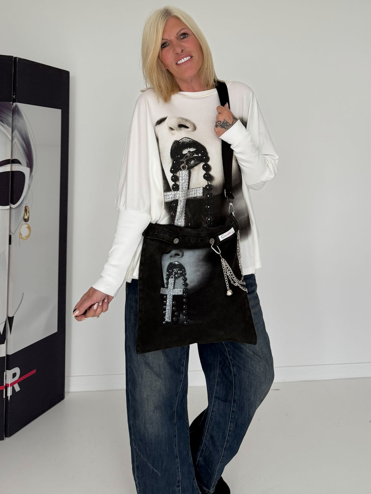 Denim-Bag mit Strassmotiv Woman & Cross - used-black