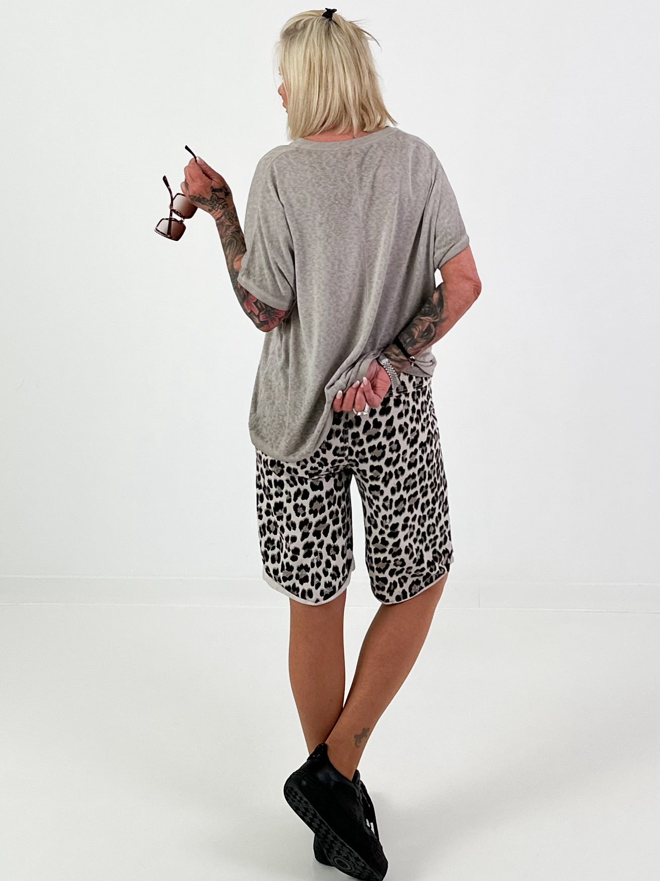 Fine Knit V-Neck T-Shirt - Taupe