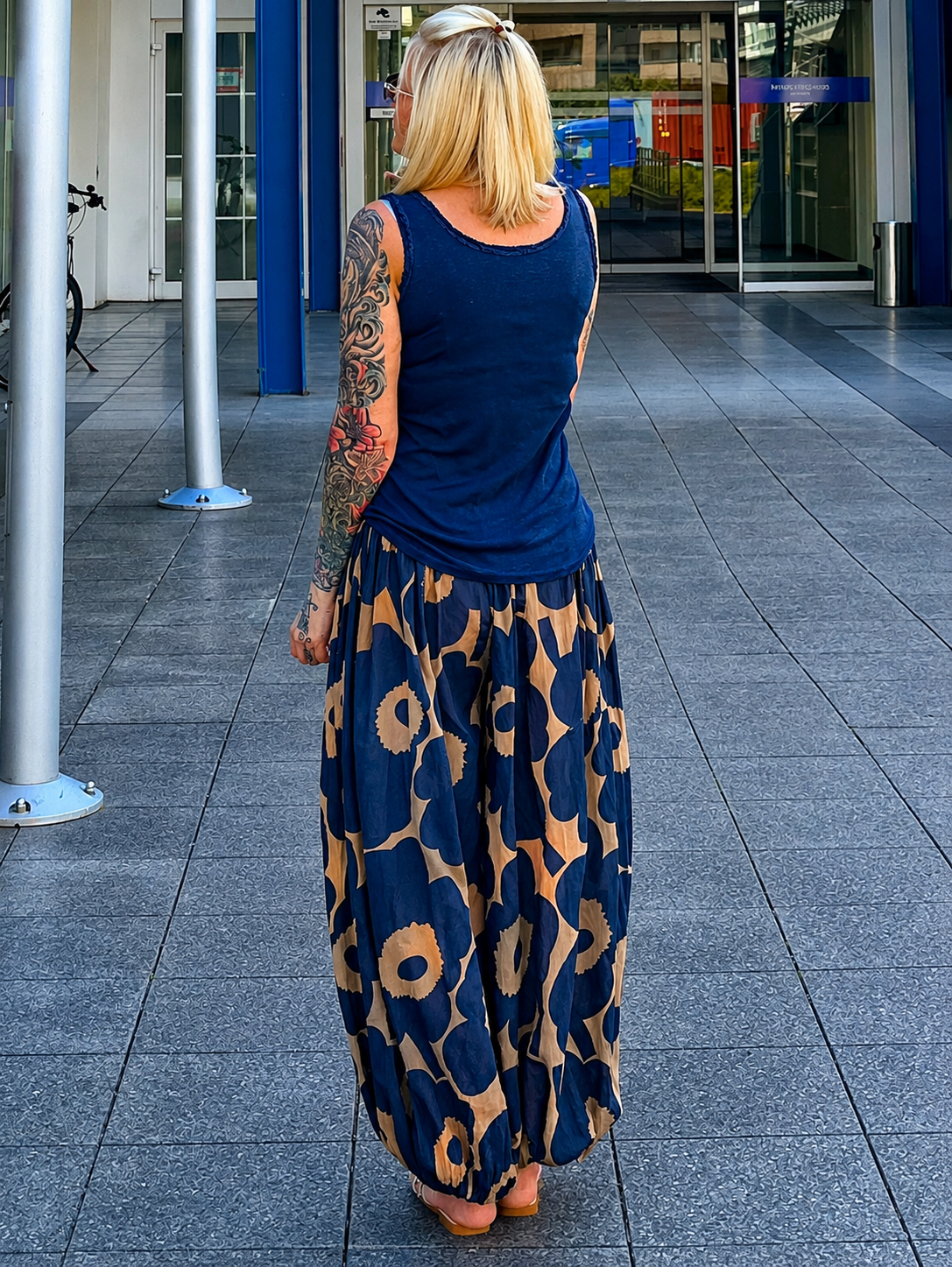 Ripp Top mit fransigen Abschlüssen - blau