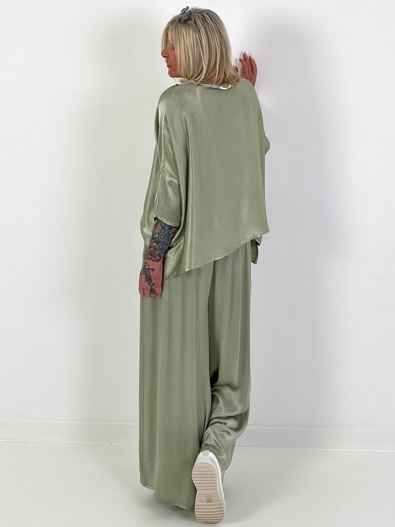 Two-piece set in a satin look - khaki