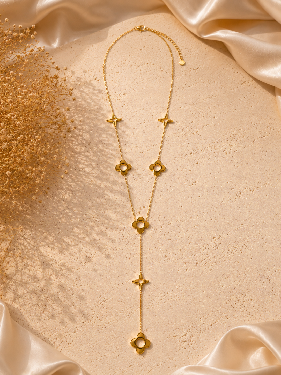 Giuno Kette mit floralen Details - gold