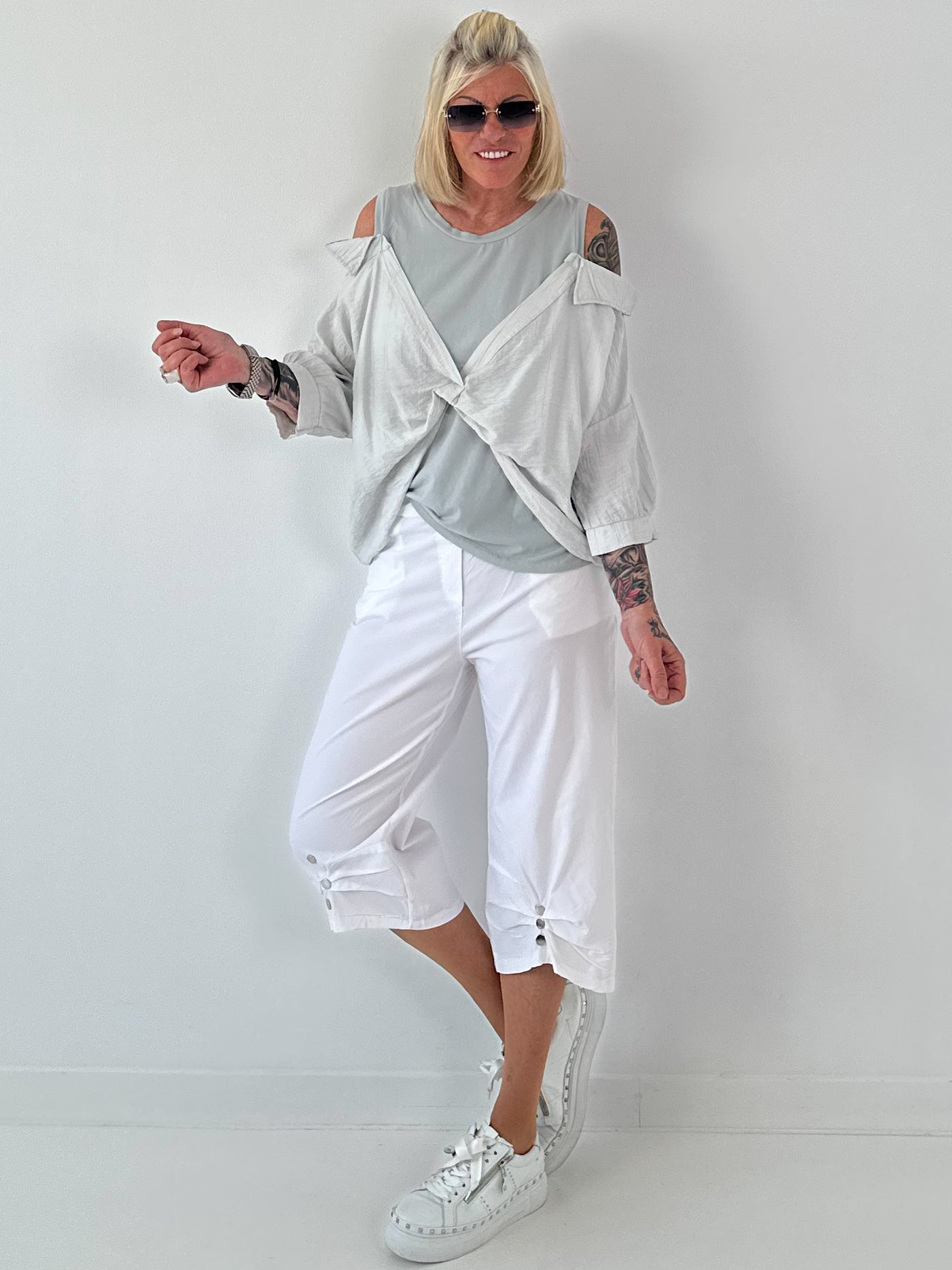 Hose mit Druckknöpfen Details - weiss