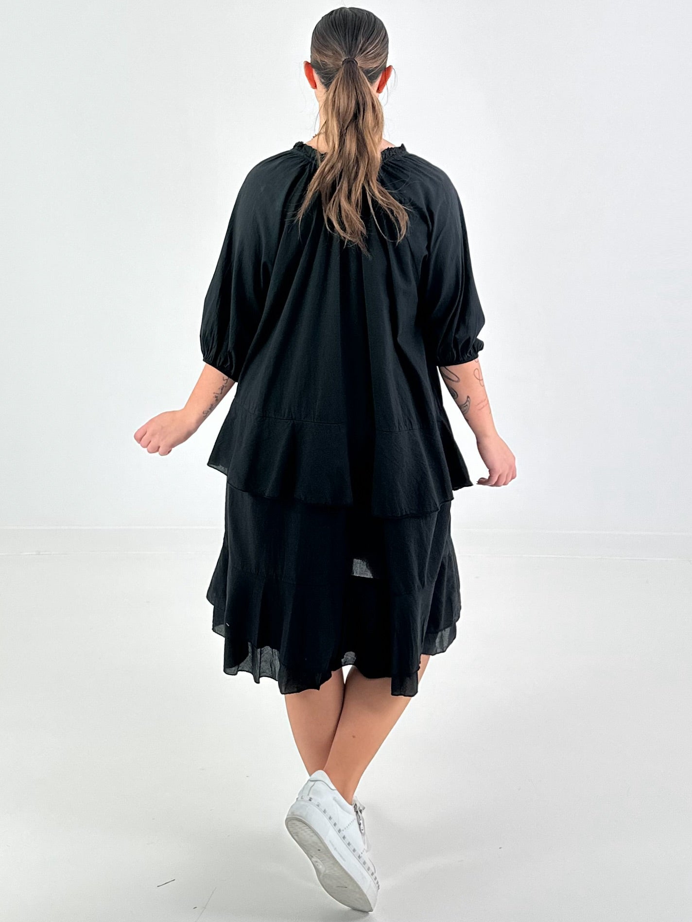 Kleid mit Unterziehtop und Volants - schwarz