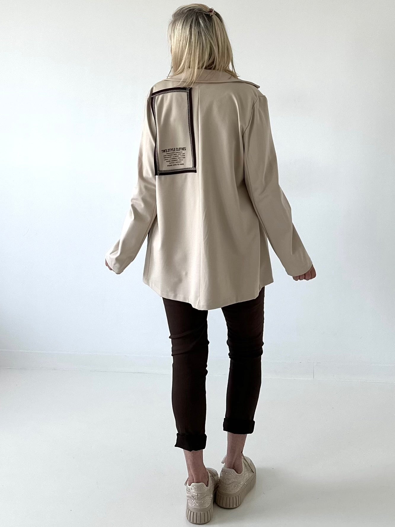 Blazer with statement patch - beige
