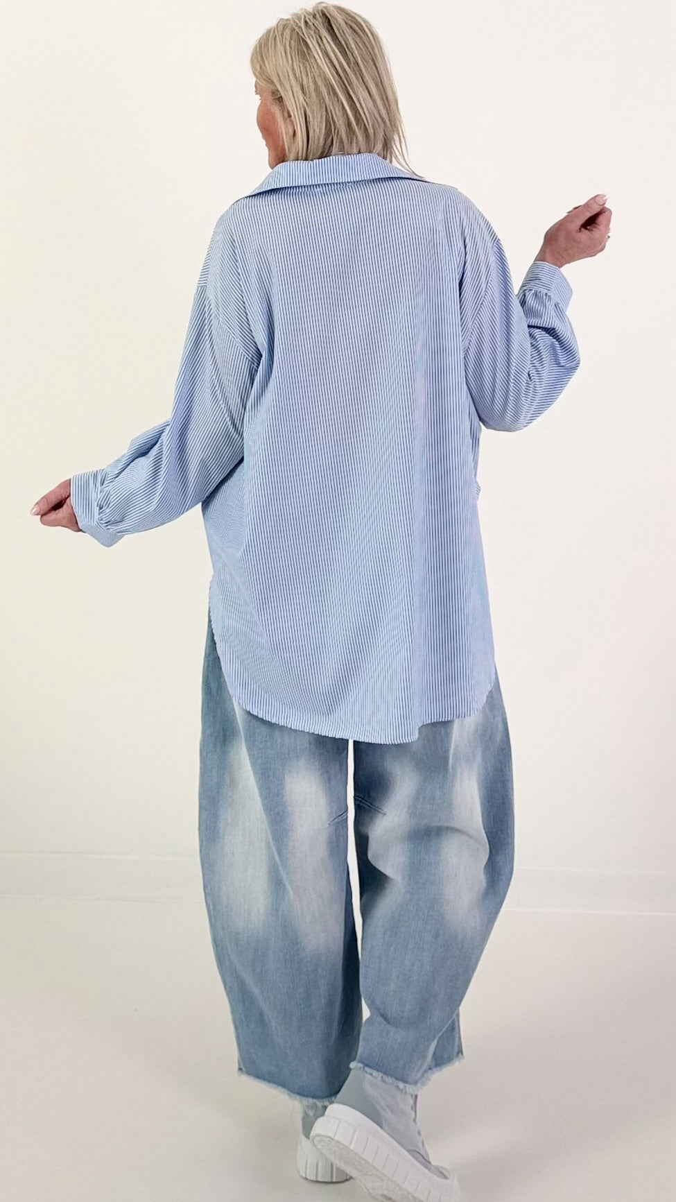 Overhemdblouse met strik - lichtblauw en wit